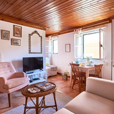 Light Filled Apartment Near Chiado, By Timecooler Lisboa Ngoại thất bức ảnh