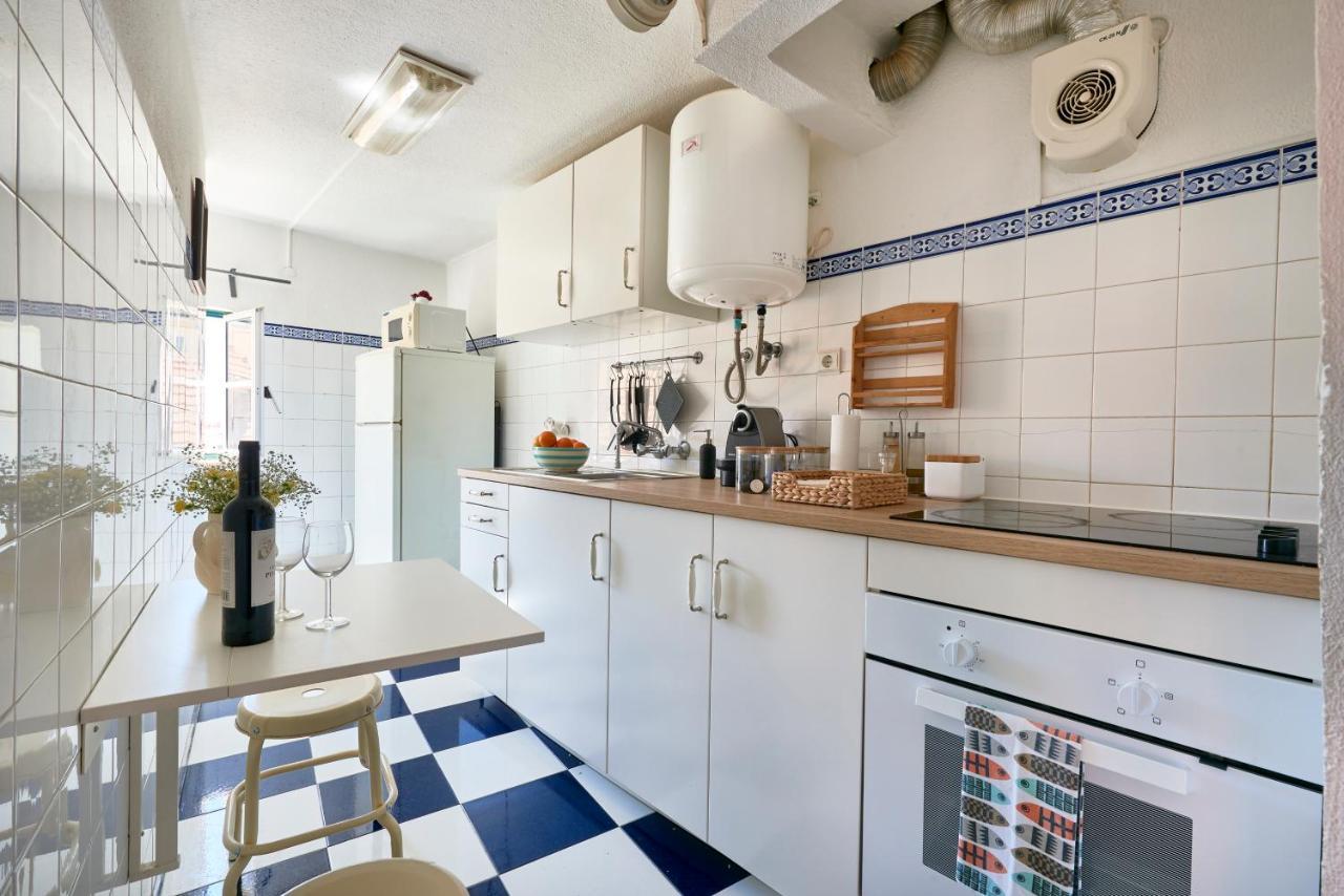 Light Filled Apartment Near Chiado, By Timecooler Lisboa Ngoại thất bức ảnh