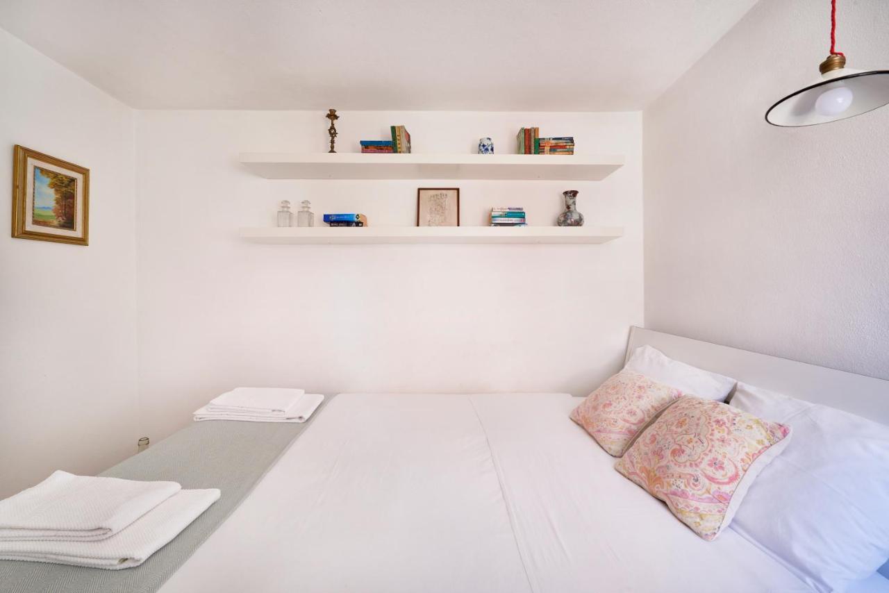 Light Filled Apartment Near Chiado, By Timecooler Lisboa Ngoại thất bức ảnh