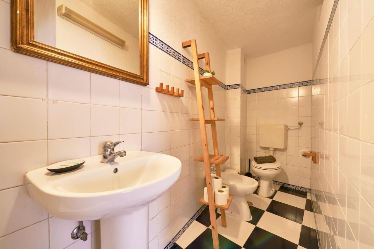 Light Filled Apartment Near Chiado, By Timecooler Lisboa Ngoại thất bức ảnh