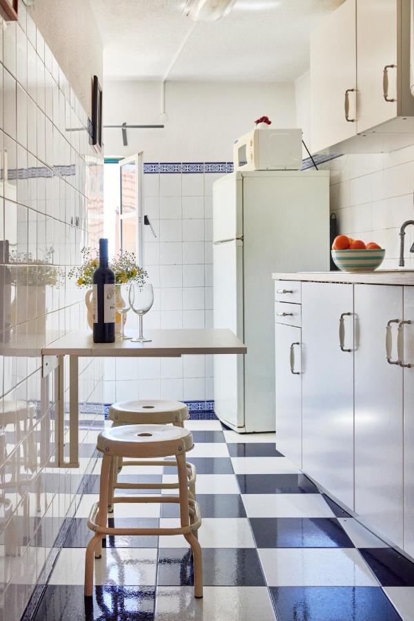 Light Filled Apartment Near Chiado, By Timecooler Lisboa Ngoại thất bức ảnh