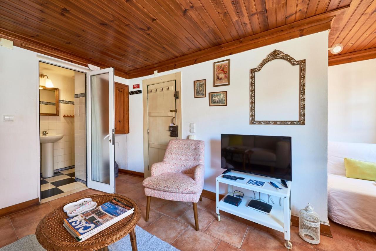 Light Filled Apartment Near Chiado, By Timecooler Lisboa Ngoại thất bức ảnh