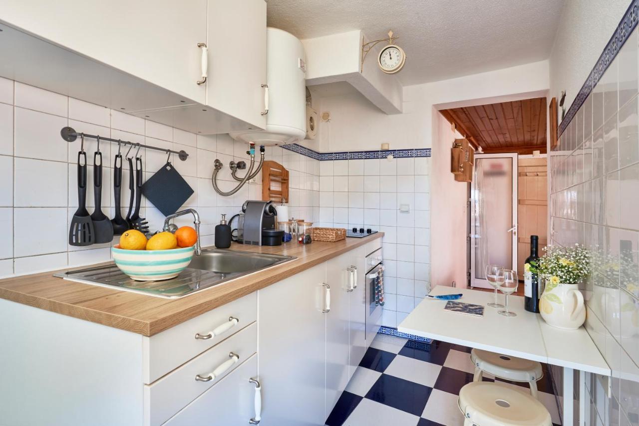 Light Filled Apartment Near Chiado, By Timecooler Lisboa Ngoại thất bức ảnh