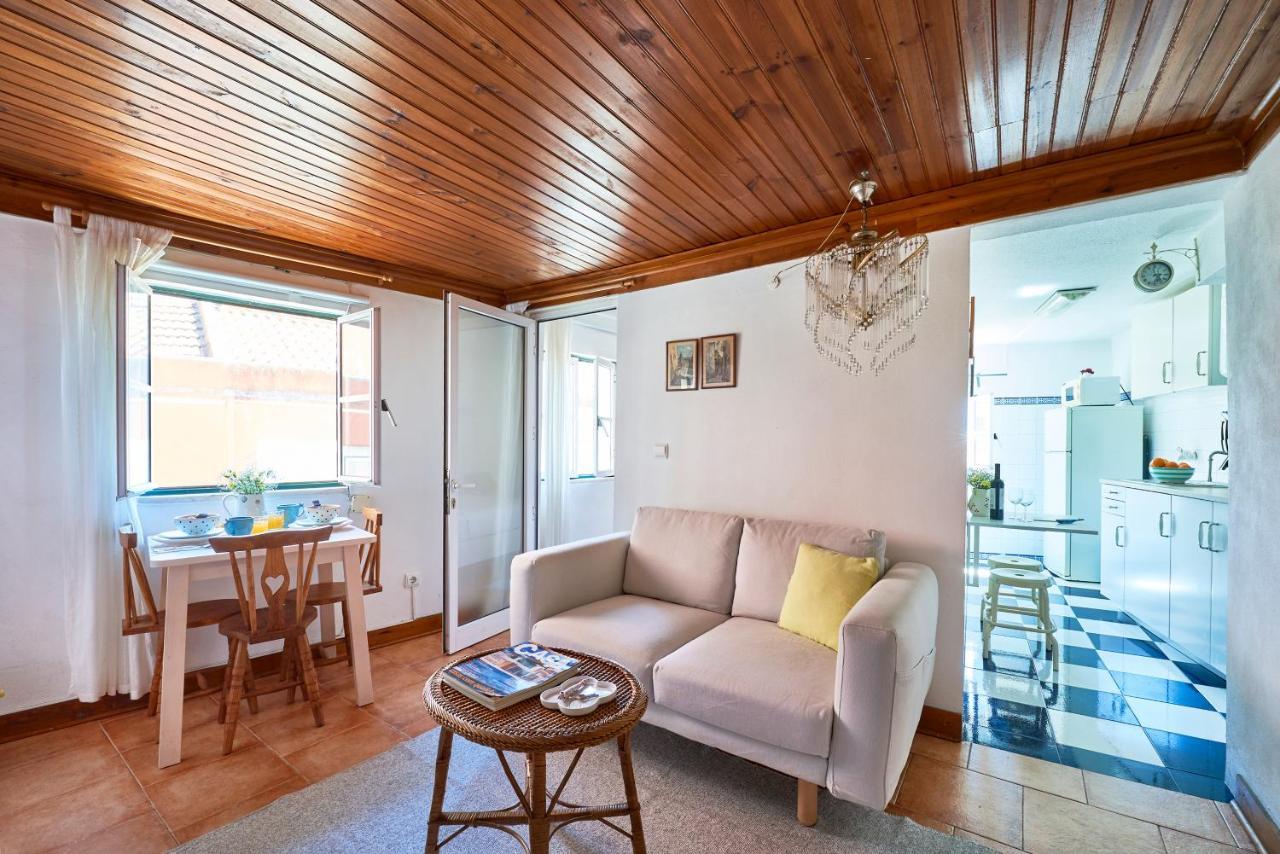 Light Filled Apartment Near Chiado, By Timecooler Lisboa Ngoại thất bức ảnh