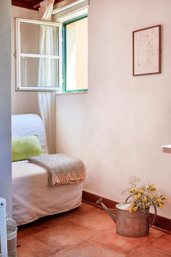 Light Filled Apartment Near Chiado, By Timecooler Lisboa Ngoại thất bức ảnh
